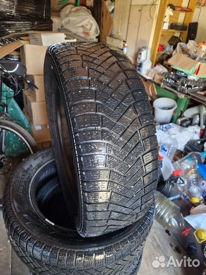 Pirelli Ice Zero 225/60 R17