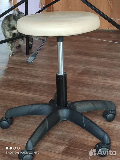 Массажный стол складной бу + стул на колесиках