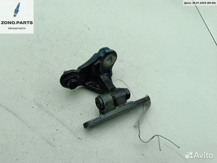 Петля двери передней правой на Mercedes W164 (ML)