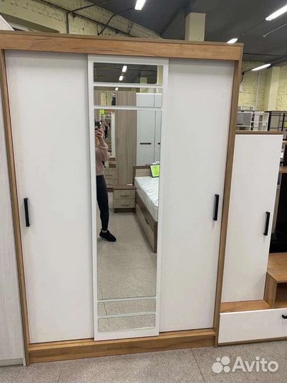 Шкаф купе с зеркалом 1,3м