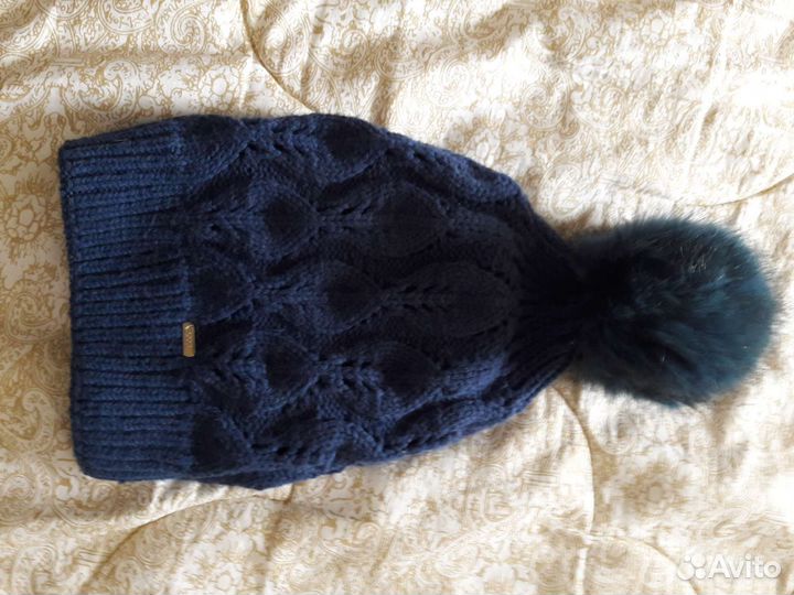 Шапки женские много разных и шарф-платок