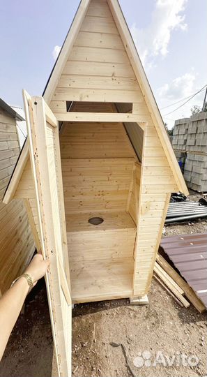 Туалет треугольный двускатный новый