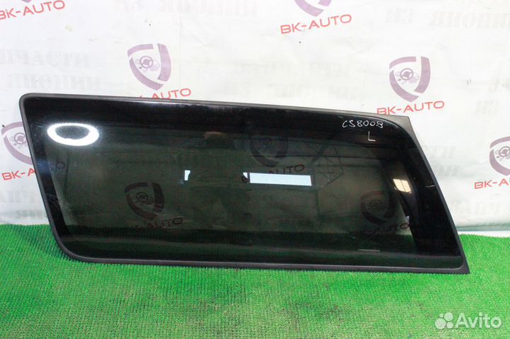 Заднее боковое стекло Chevrolet Suburban GMT800