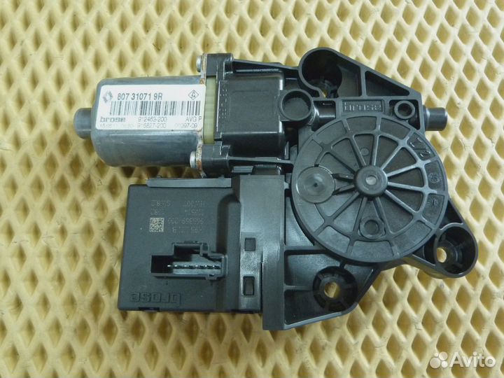 Моторчик стеклоподъемника передний левый Renault Megane III 2009-2016 (807310719R)