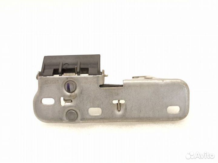 Крюк замка капота Volkswagen Golf 6