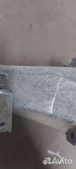 Кронштейн двигателя на Mercedes w204