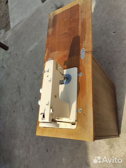 Швейная машина Чайка 142М