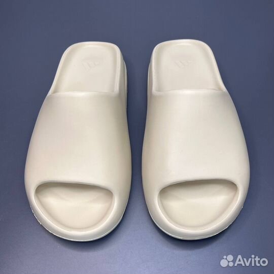 Тапочки Adidas Yeezy slide bone