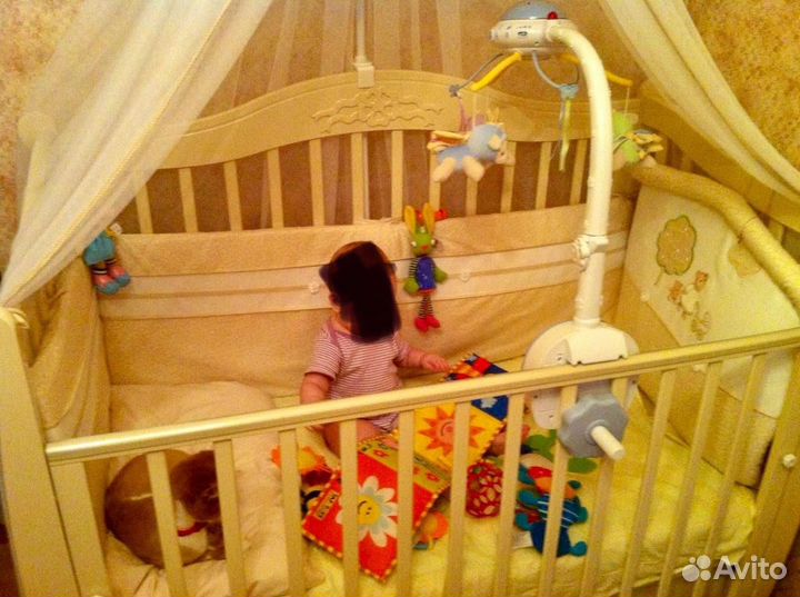 Детская кроватка с маятником бу