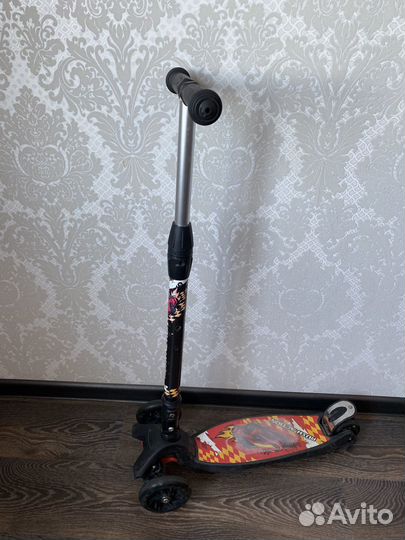 Самокат трехколесный