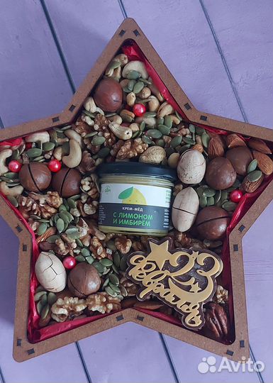 Подарочный бокс на 23 февраля с орехами