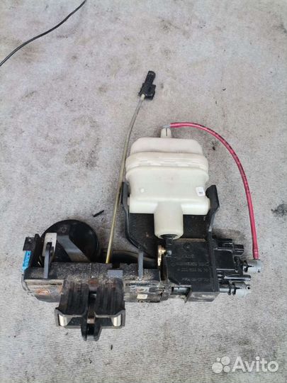 Замок багажника Mercedes w220