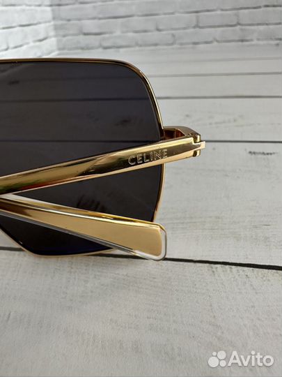 Солнцезащитные очки Celine CL40246