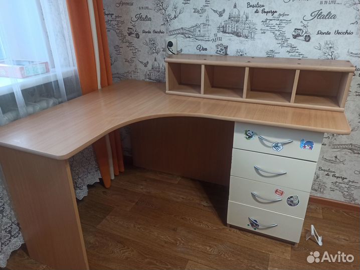 Письменный стол б/у бесплатно