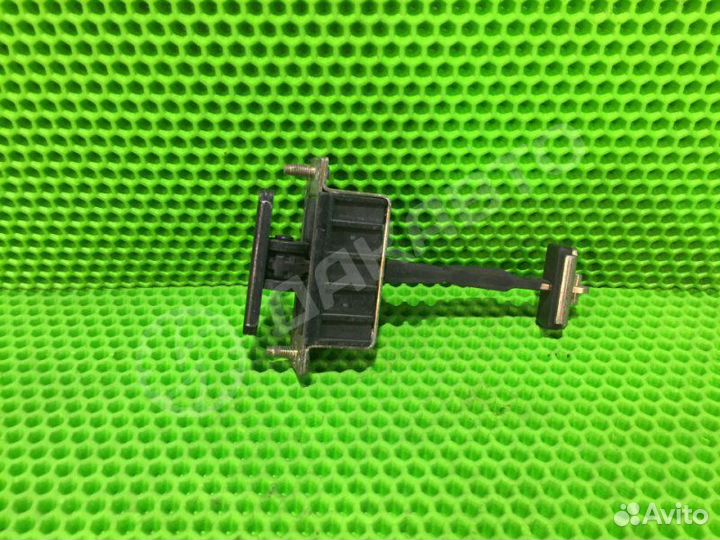 Ограничитель двери задний Mercedes-Benz E W211