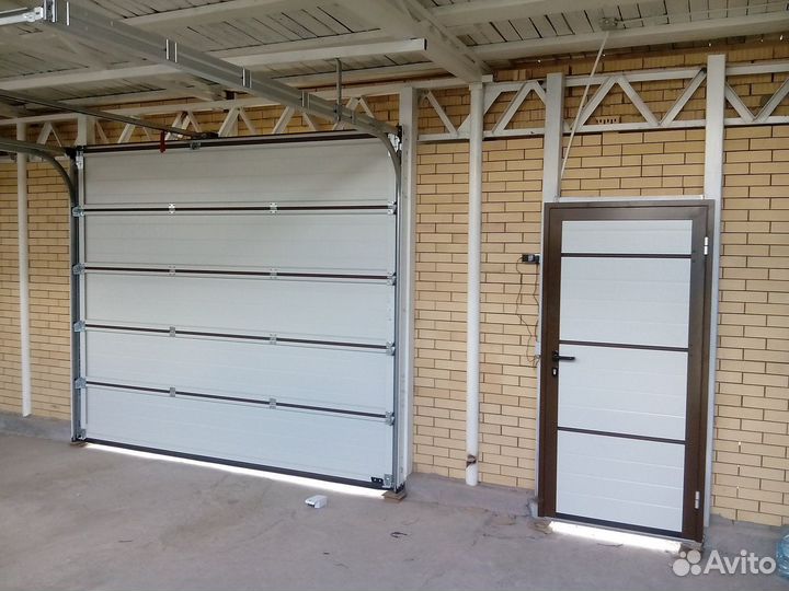 Секционные ворота