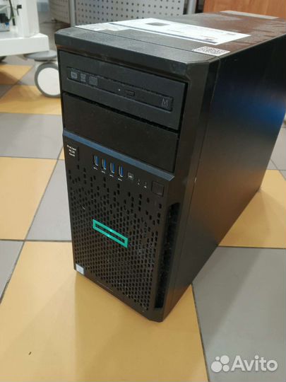 Сервер / напольный компьютер