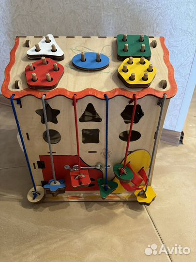 Бизиборд домик