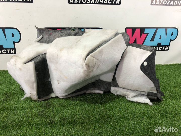 Обшивка отсека багажника правая Ford Mustang