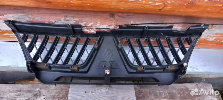 Решетка радиатора mitsubishi pajero sport