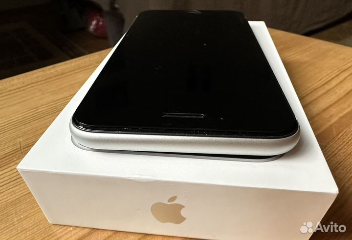 Телефон iPhone se 2020 128gb
