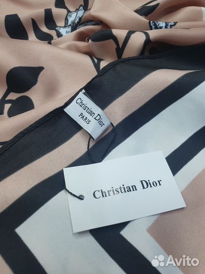 Шёлковый платок Christian Dior пудровый с цветами