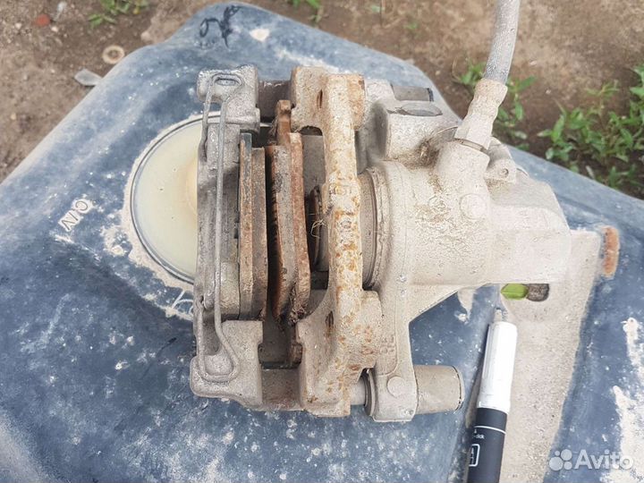 Суппорт тормозной mazda 3 бк 1.6