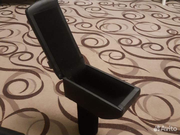 Подлокотник