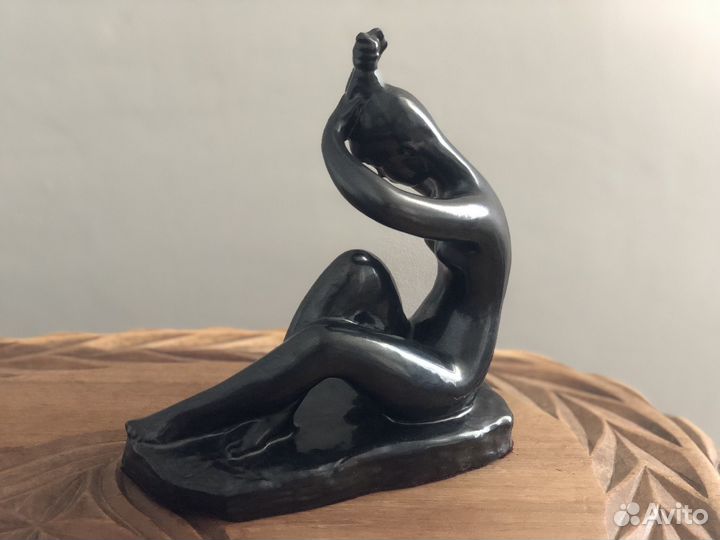 Статуэтка. Чёрная женщина