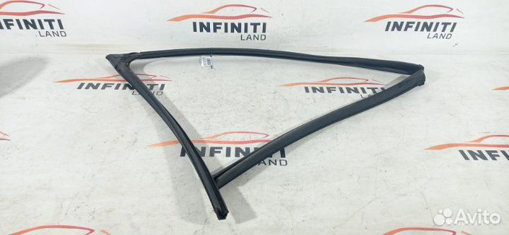Уплотнитель стекла двери передний левый Infiniti