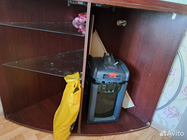 Угловой аквариум 500 л с тумбой