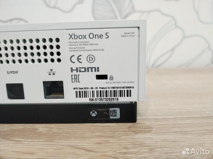 Продаю xbox one s 1tb с подпиской game pass