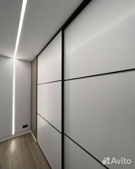 Шкаф с зеркалом