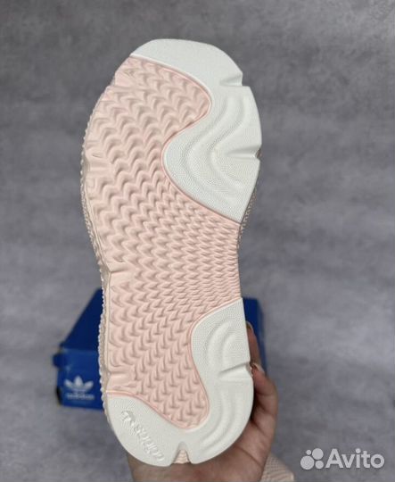 Кроссовки женские, для девочки adidas новые