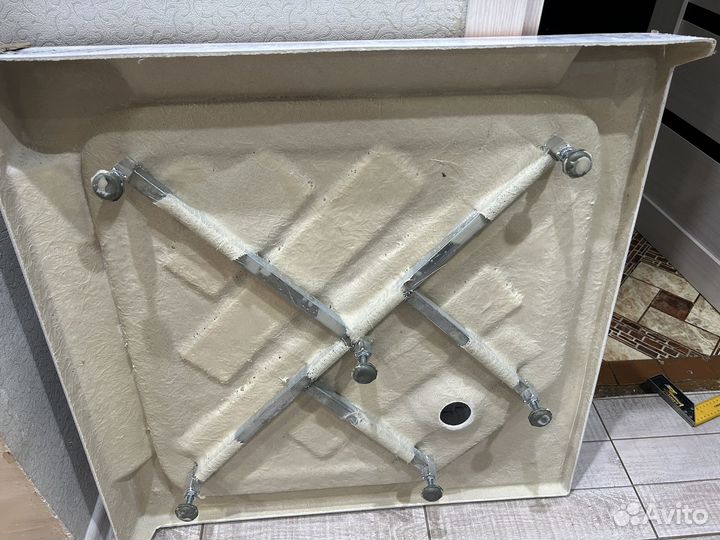 Душевой поддон 80х80