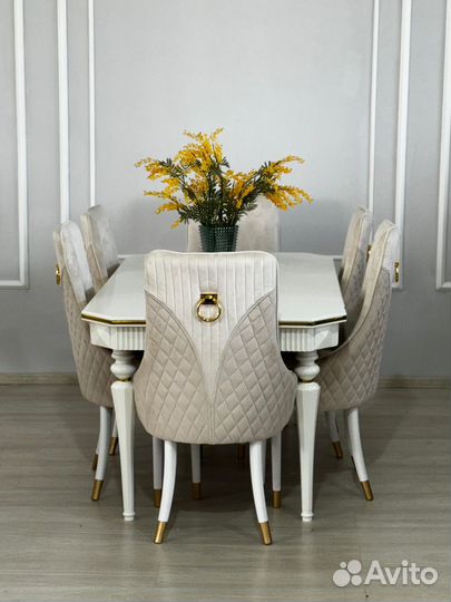 Стол со стульями