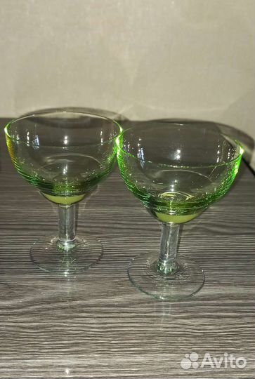 Фужеры из тонкого зелёного стекла