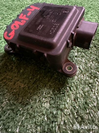 Сервопривод заслонок печки Volkswagen Golf 4 2001