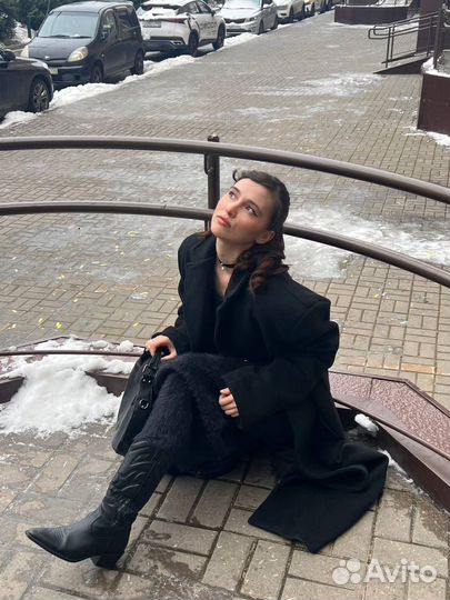 Верхняя женская одежда: пальто, платье и сумка