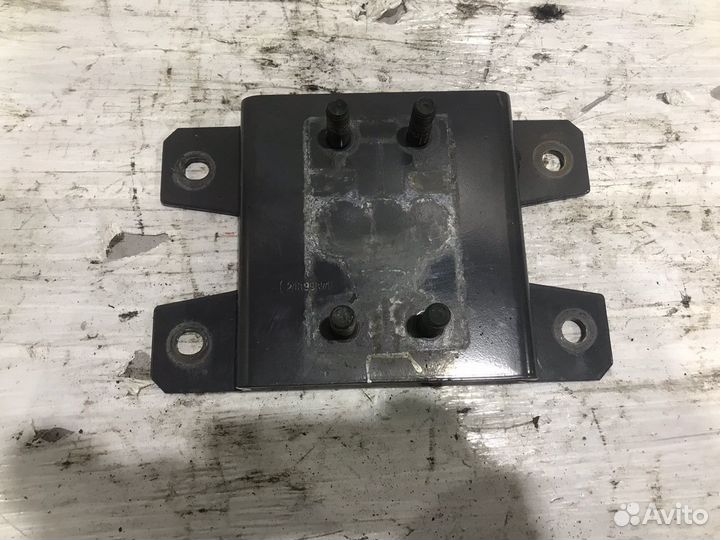 21399871 Кронштейн крепления крыла Renault T