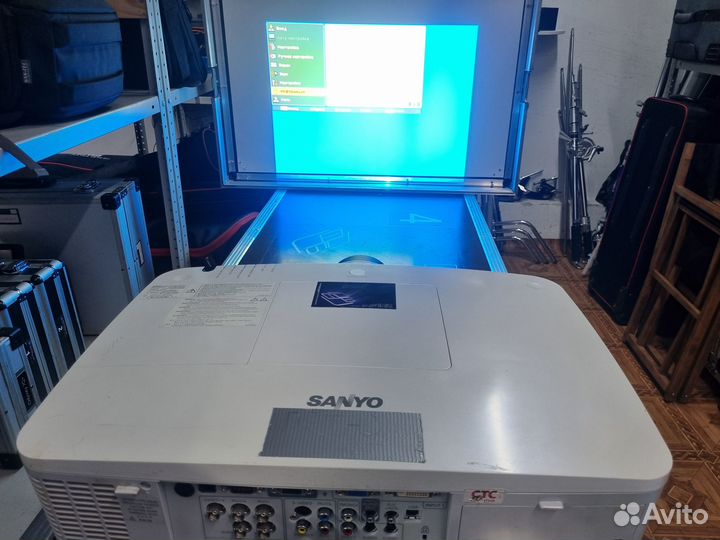 Проектор Sanyo xm150l 6000lm с объективом