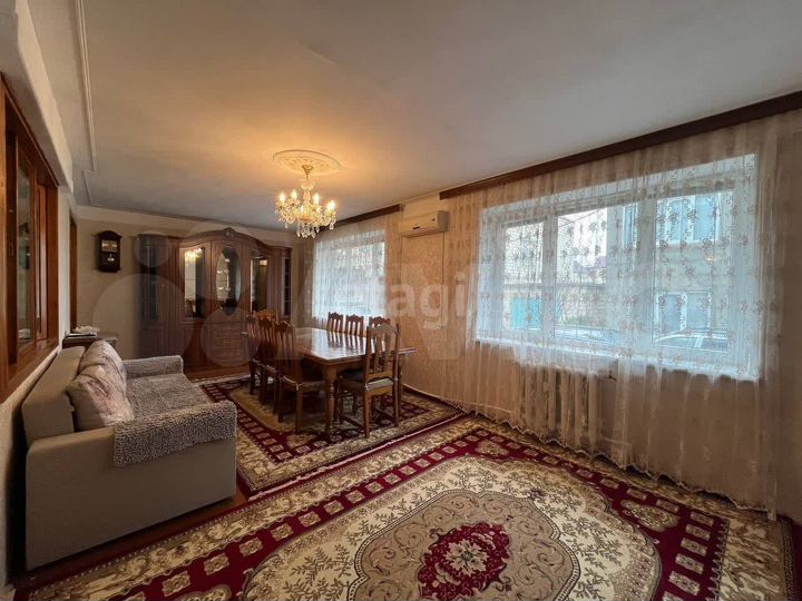 3-к. квартира, 82 м², 1/4 эт.