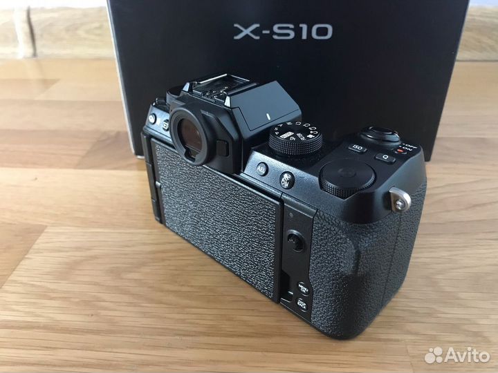 Fujifilm X-S10 (пробег 25 тысяч кадров)