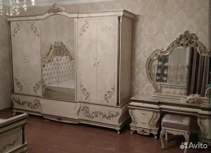 Спальный гарнитур