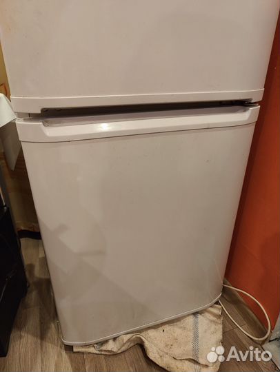 Холодильник Hotpoint Ariston