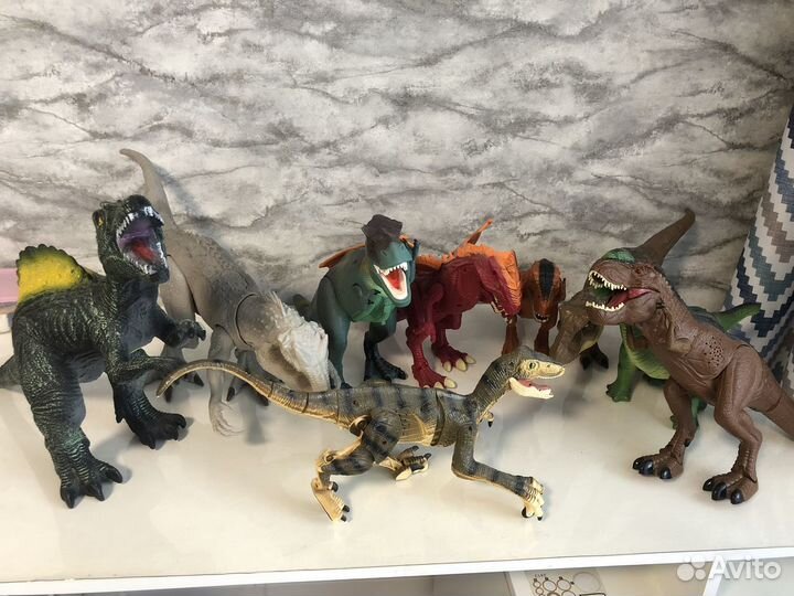 Динозавры jurassic world много разных