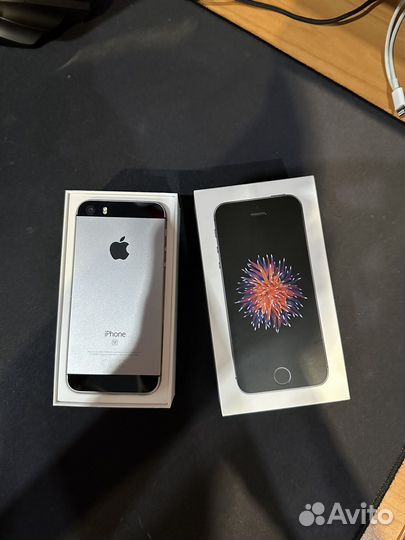 iPhone SE, 32 ГБ