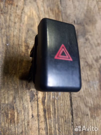 Мазда 3 вк кнопка аварийки