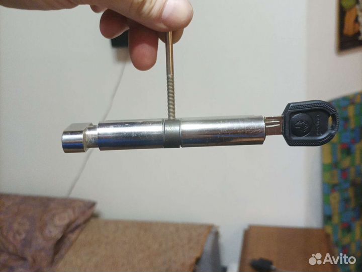 Личинка от замка