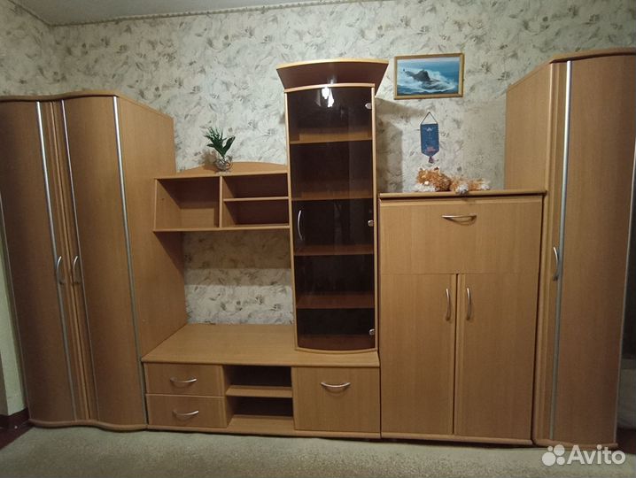 Стенка горка в гостиную со шкафом для одежды. бу